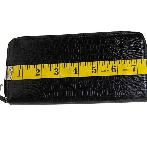 Vintage new Casual Corner Women's Black Embossed Leather Zip-Around Wallet One S - Picture 1 of 11